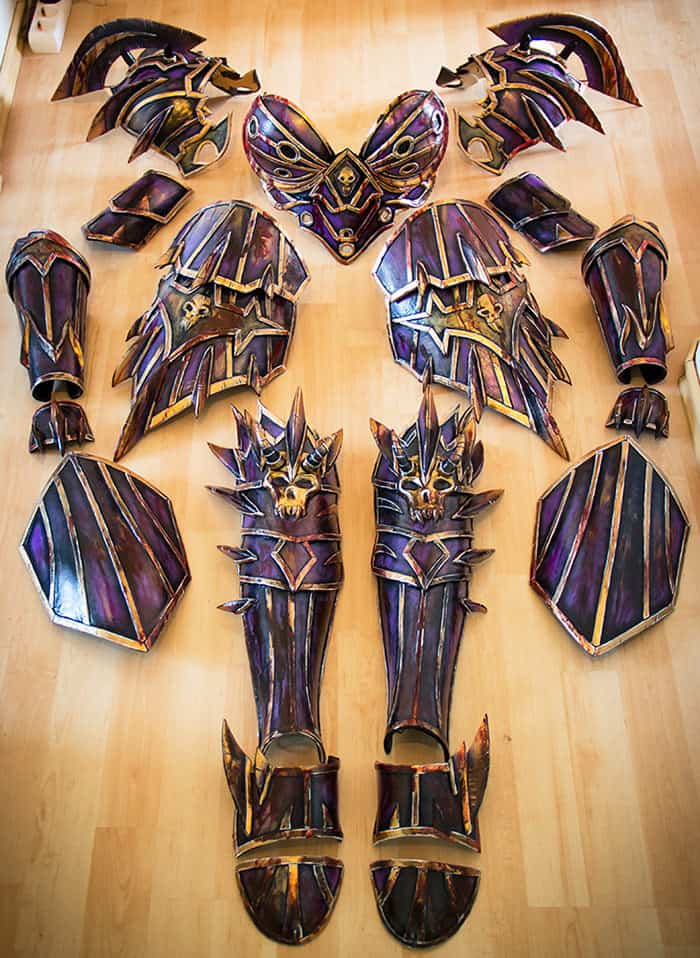 Kamui Cosplay - Want to get a realistic metall effect for your armor? Try  the wax paint Rub'n'Buff! This stuff is even available in copper and gold!  :) Check out my Painting