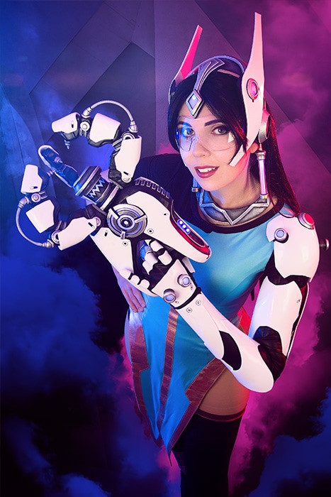 Este cosplay de Symmetra de Overwatch é simplesmente incrível